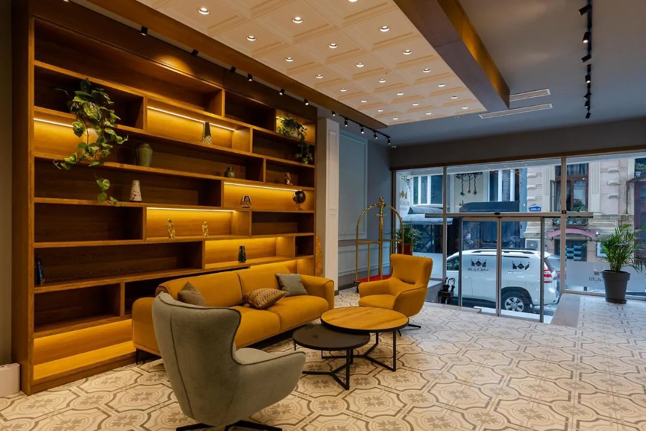 Hotel Monarch Batum 4*,