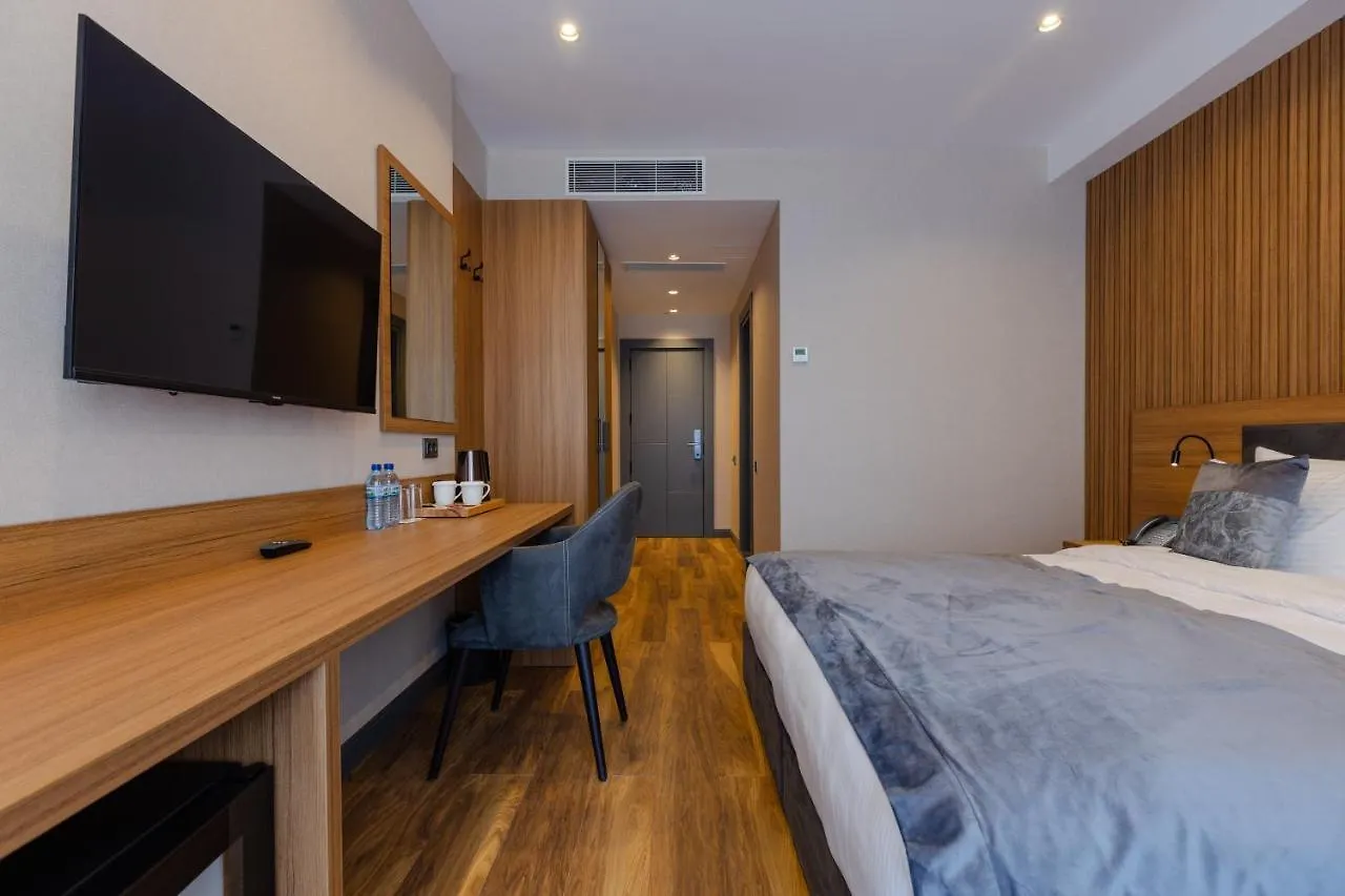 Hotel Monarch Batum 4*,