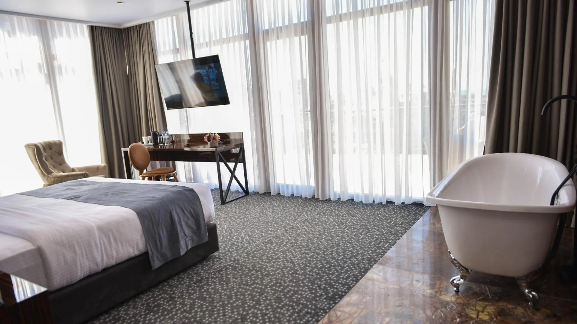 Hotel Monarch Batum