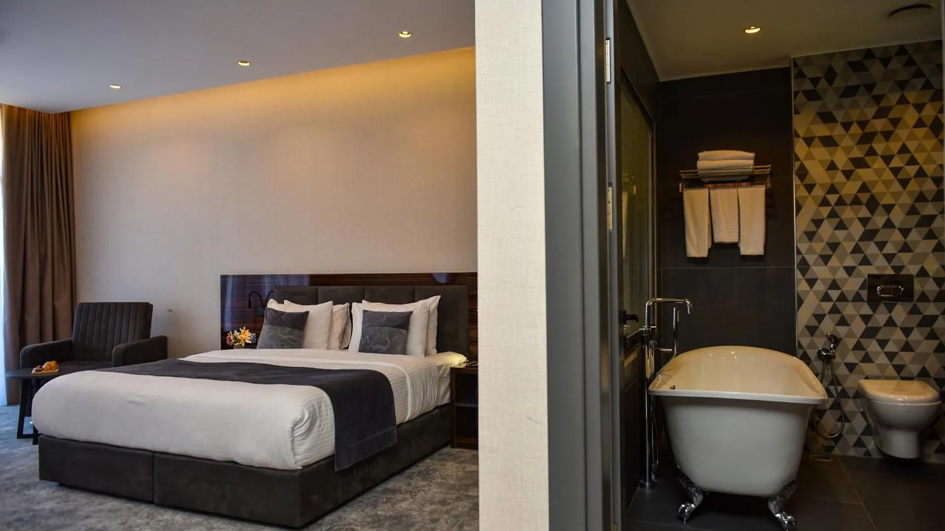 Hotel Monarch Batum