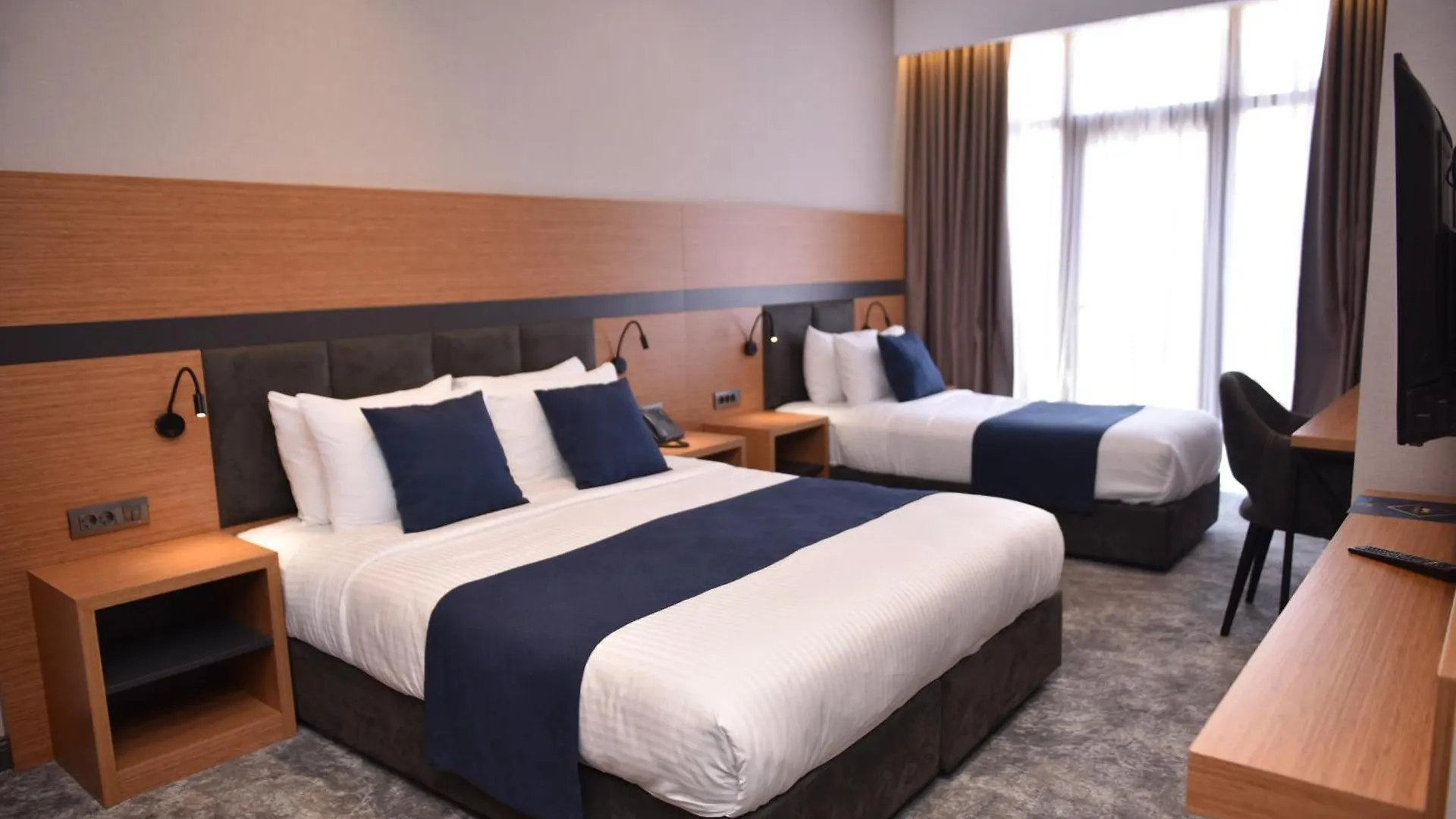 Hotel Monarch باتومي