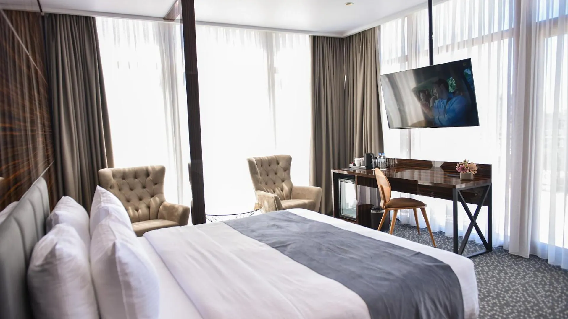 Hotel Monarch باتومي
